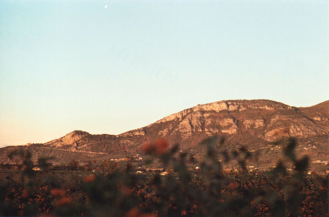 montagna al tramonto, fotografia analogica